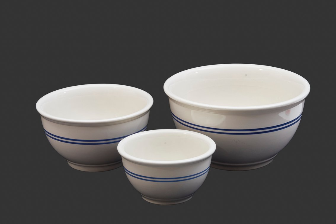 Vtg Set of Three Gibson Stoneware Mixing Bowls
