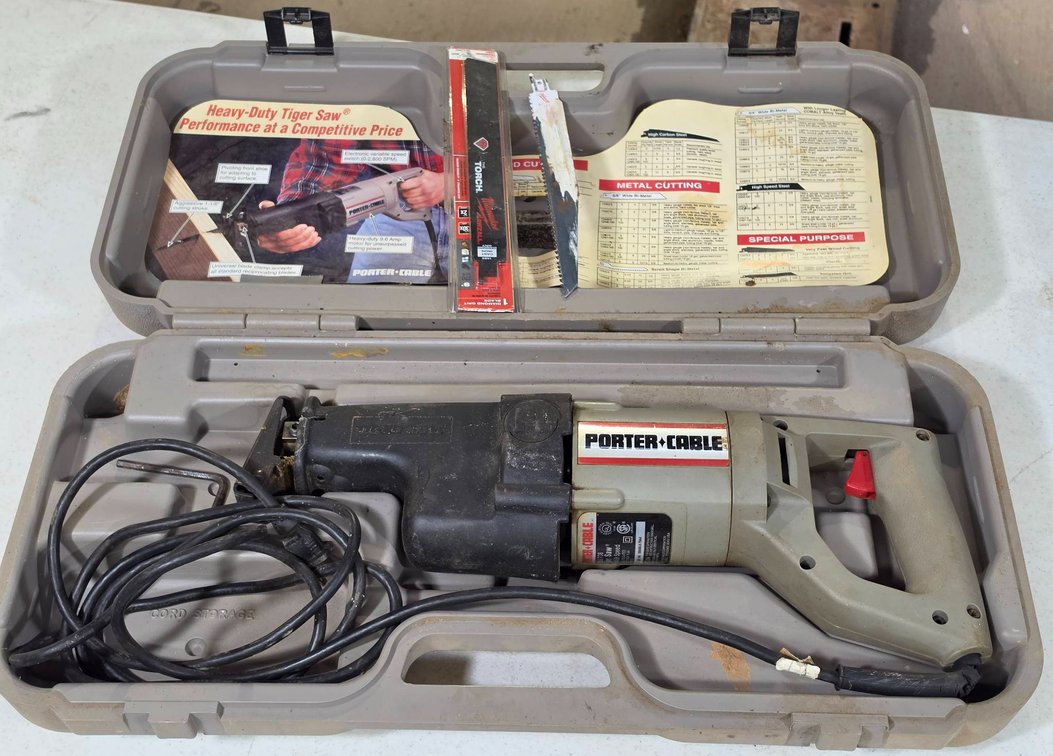Porter-Cable Tiger Saw 738 Reciprocating, Powered On