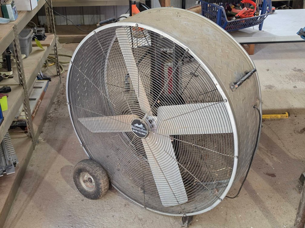 Big Country Breeze BCB-42-BDF Industrial Fan, Working