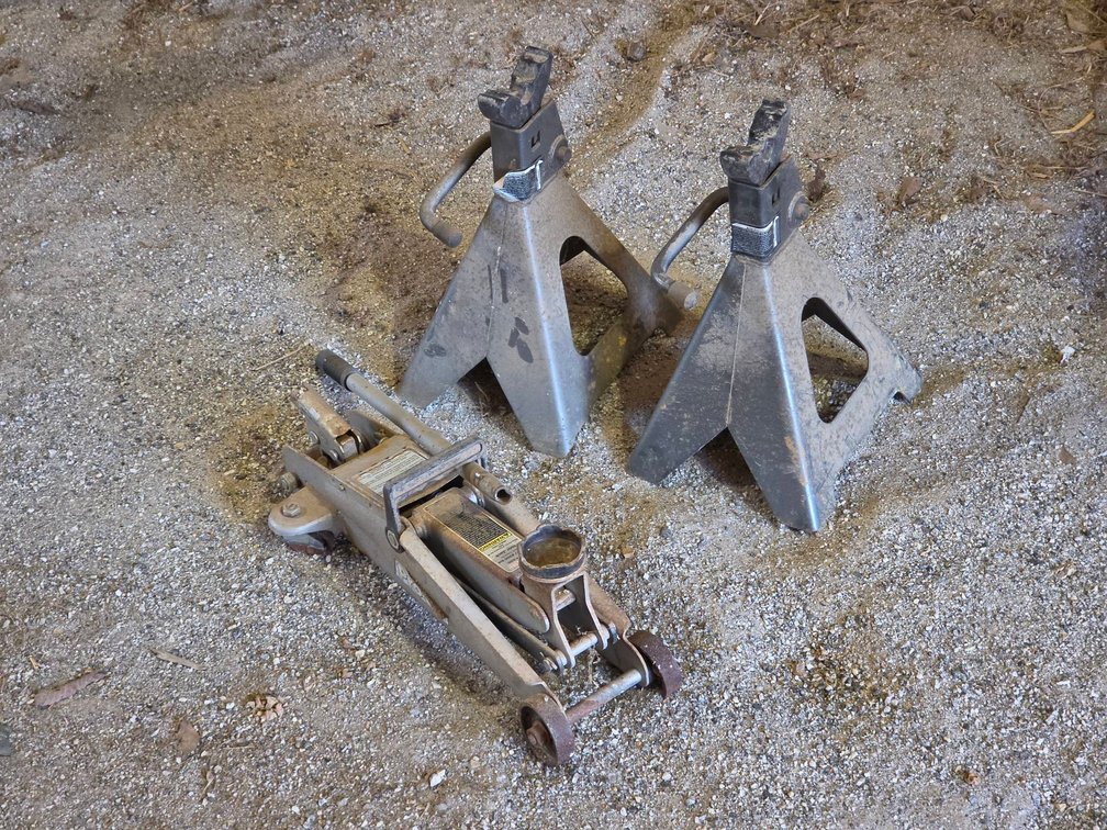 Pittsburgh Jack Stands & Pro-Lift 2-Ton Floor Jack Set