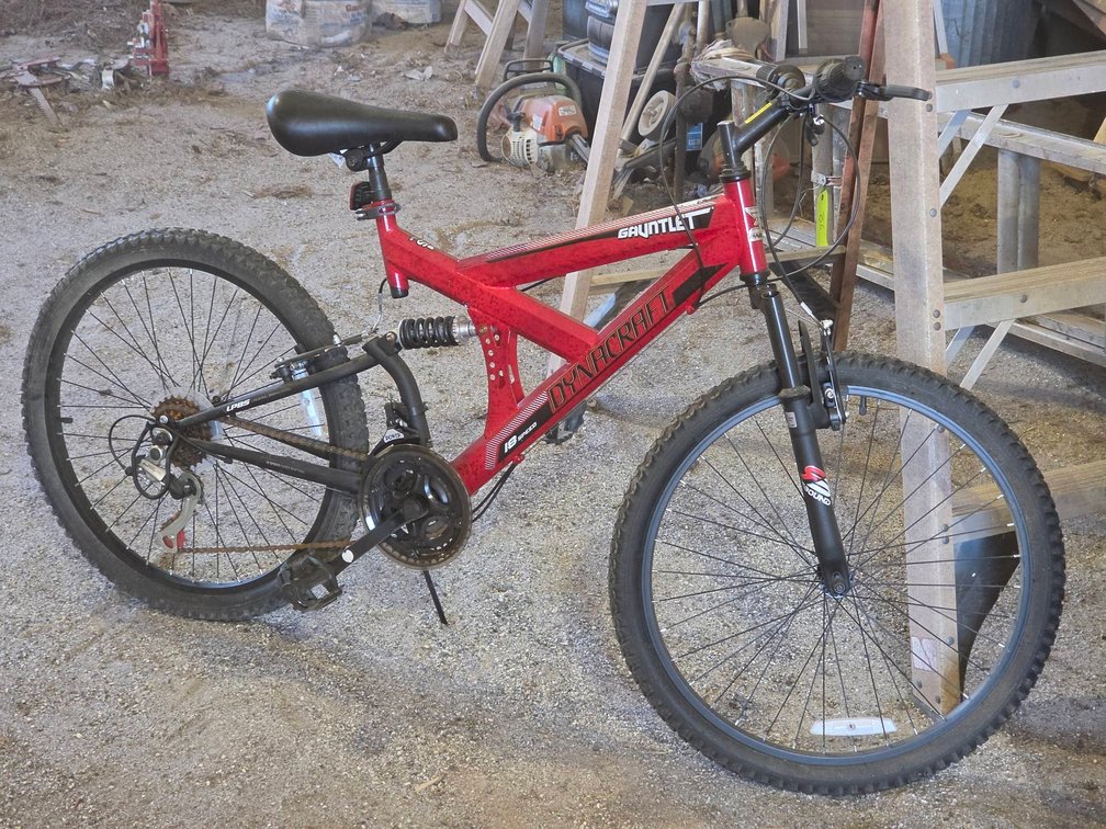 Dynacraft Gauntlet 24" 18-Speed Mountain Bike