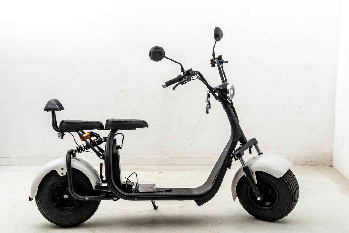Dumber Electric Scooter- Mary Model - Under 10 Miles!