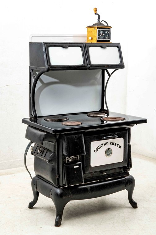 Fully functional "Country Charm" electric range