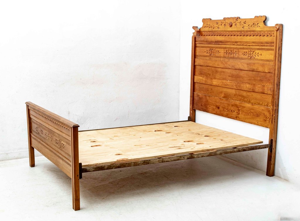 Eastlake Panel Bed- Full Size