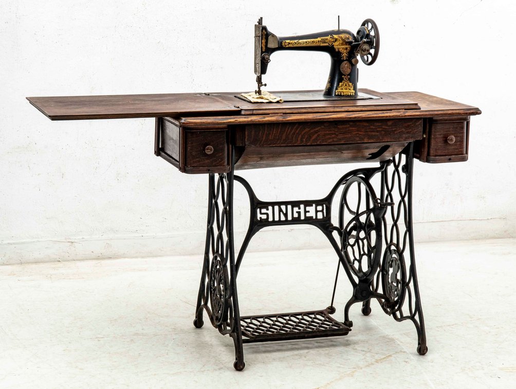 1918 Singer Model 127 Treadle Sewing Machine