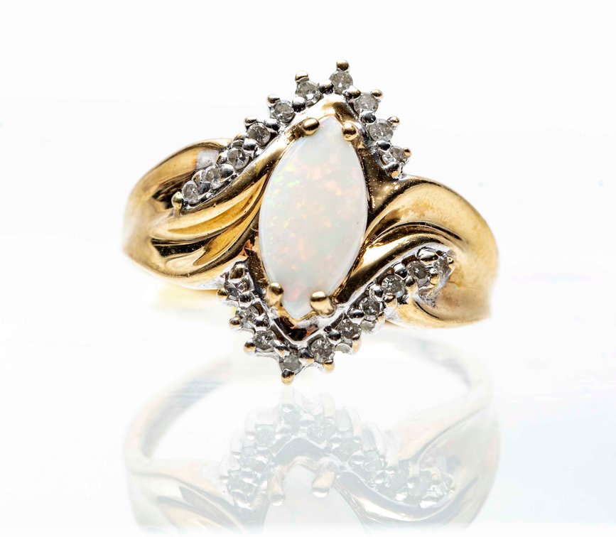 14K Gold & Opal Ring- 2.8G