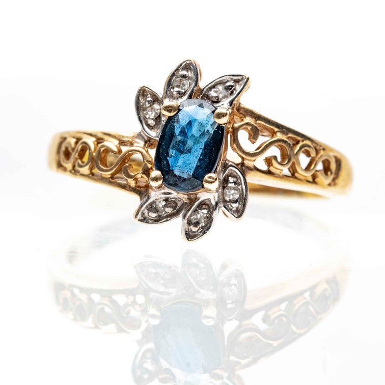 10K Gold & Sapphire Ring- 2.4 G