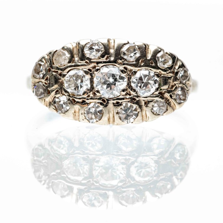 14K Wh. Gold & Diamond Ring- 2.5 G