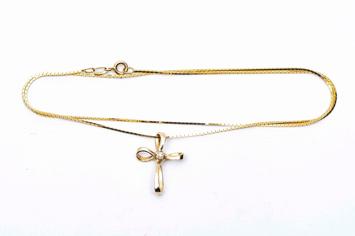 14K Gold Cross Pendant With Chain- 3.6 G