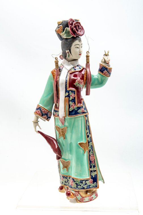 Exquisite Wucai Porcelain Woman Figurine