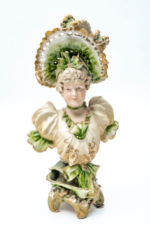 Victorian Era - Depose Turn Wein Teplitz Lady Bust