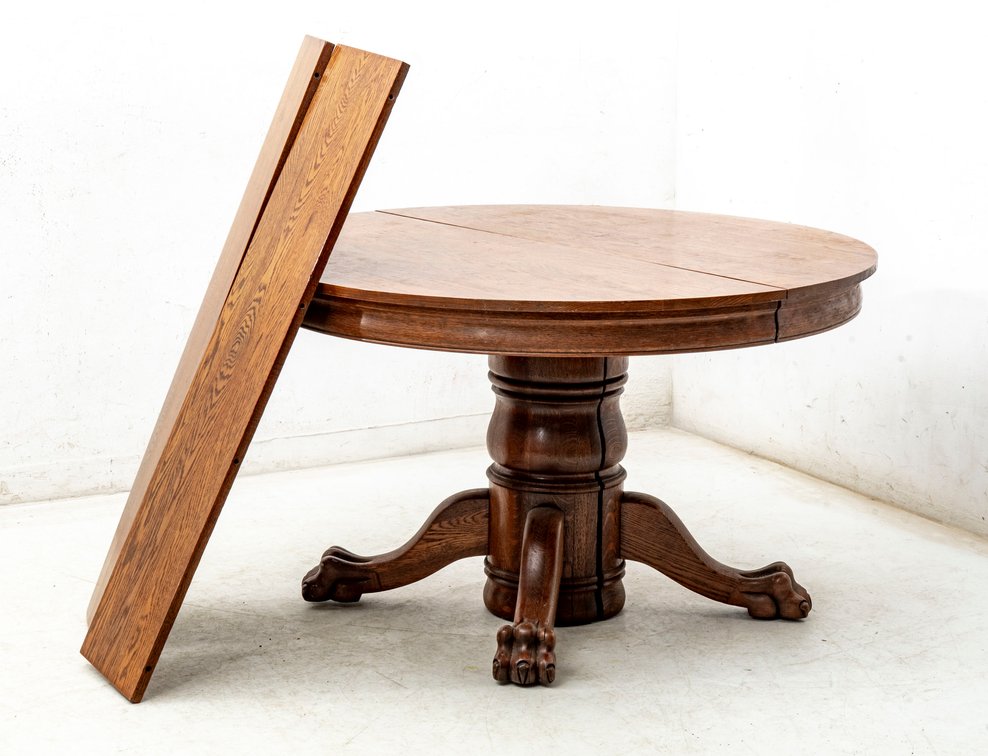 Pedestal Table with 2 Leaves