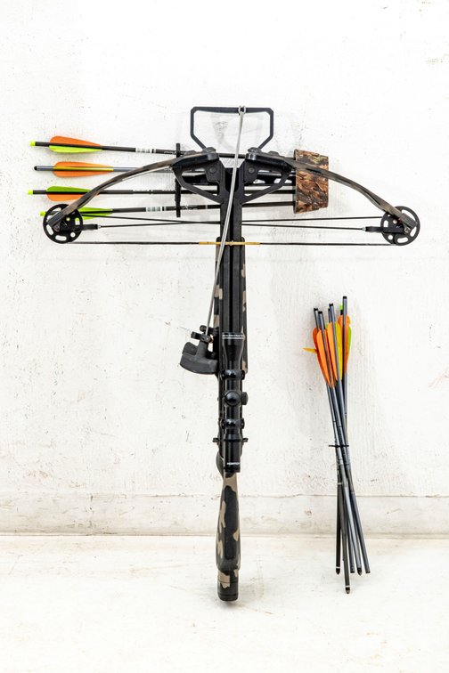Horton Black Hawk Crossbow w/ Cocker, Quiver & Bol
