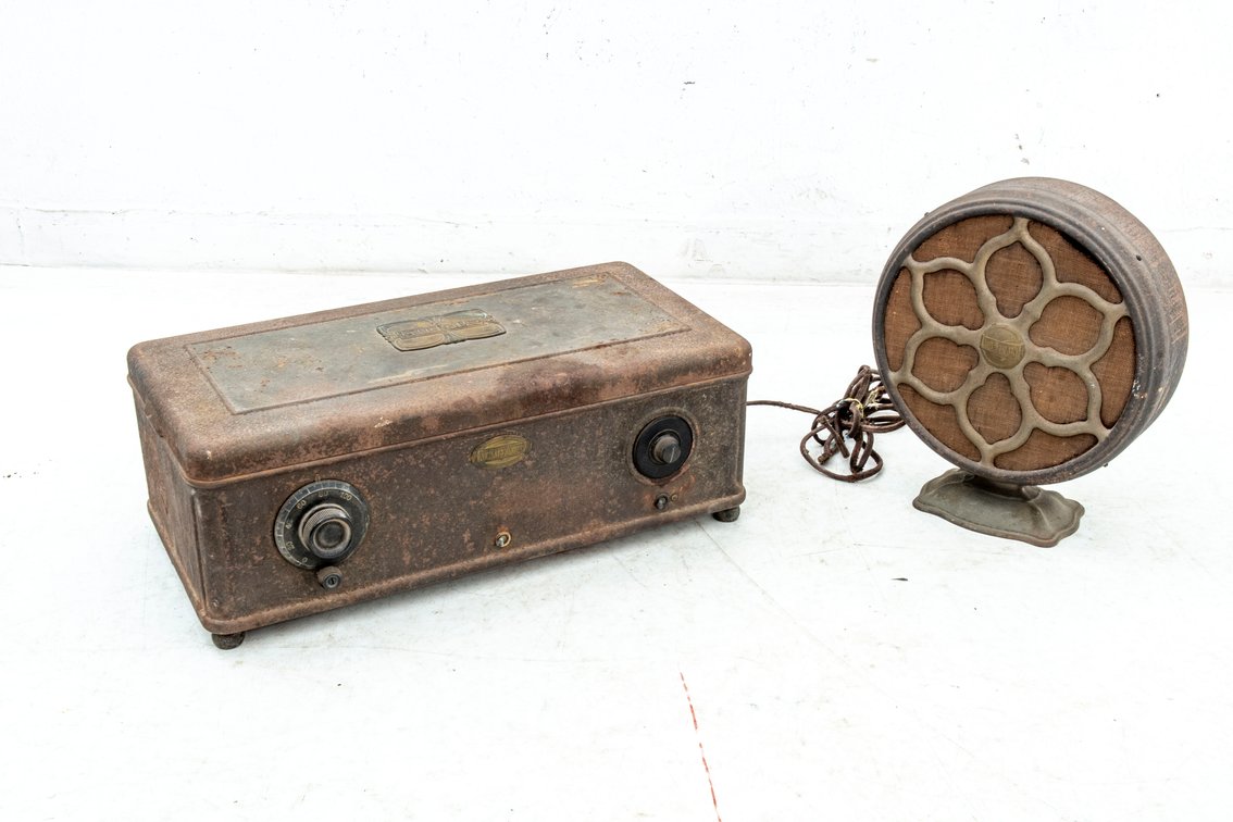 1928 Atwater Kent Radio Console with E3 SPEAKER