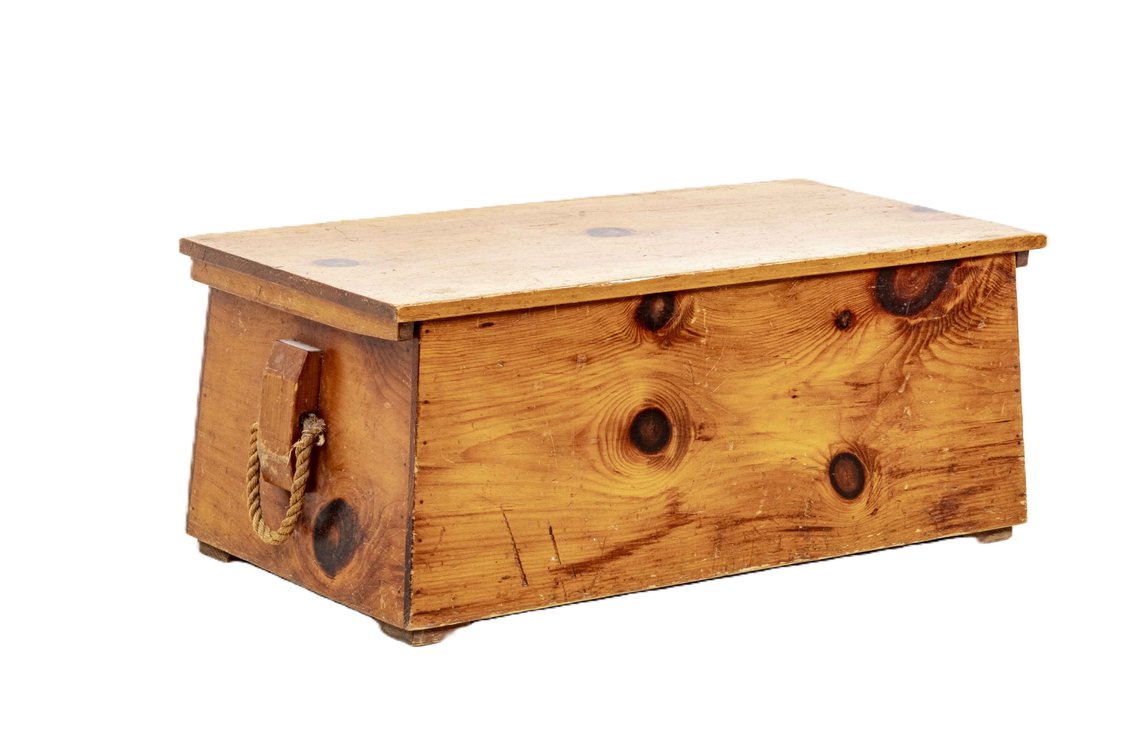 Tapered 6-Board Pine Chest