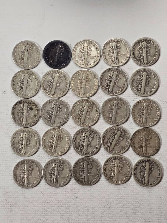 Set of 25 Mercury Dimes from 1942 in Various Conditions