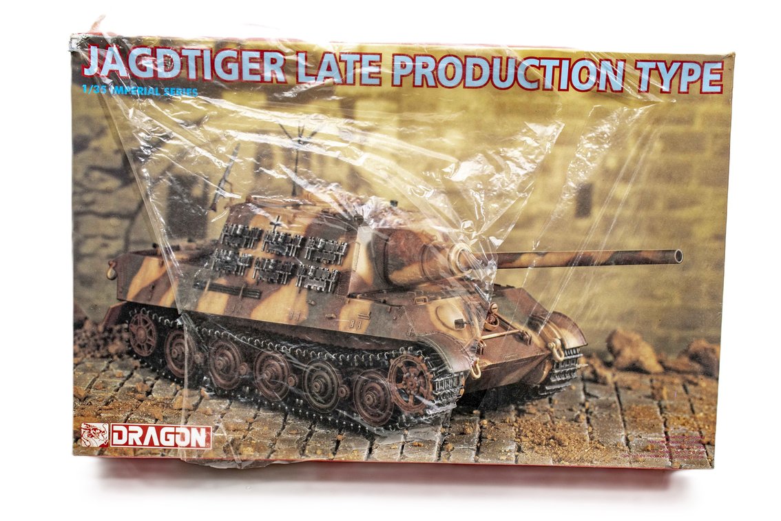 Dragon 1/35 Scale Jagdtiger Late Production Model