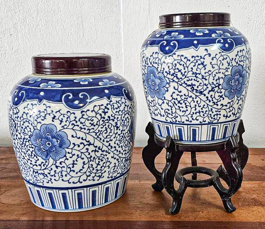 Pair of Blue and White Porcelain Ginger Jars with Lids 