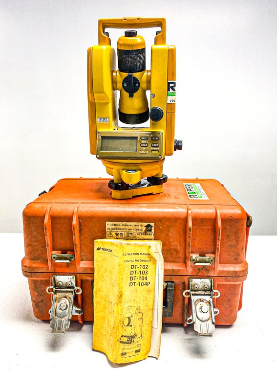 Topcon DT-104 Digital Theodolite with Case and Manual