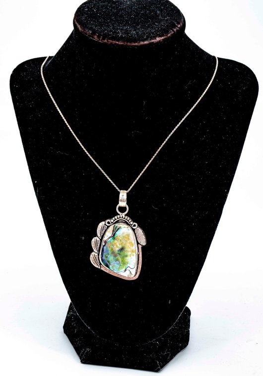 Sterling & MOP Pendant on Ster. Chain- 14.3 G