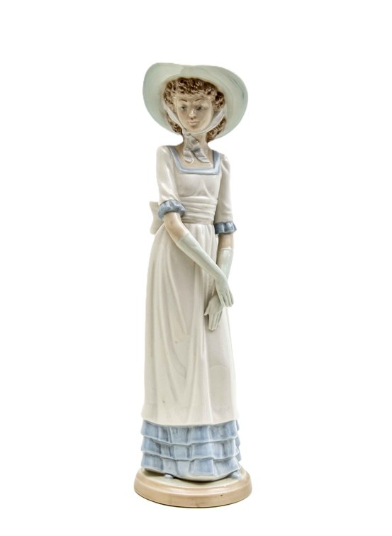 Nao by Lladro 'Louise' Figurine