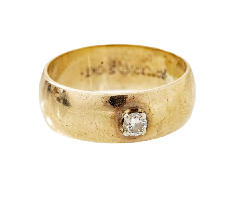 Ladies 10K Gold Ring w/ Diamond- 3.3 G