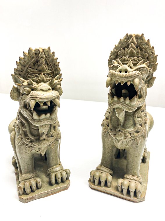 Stoneware Guardian Lions – Foo Dogs
