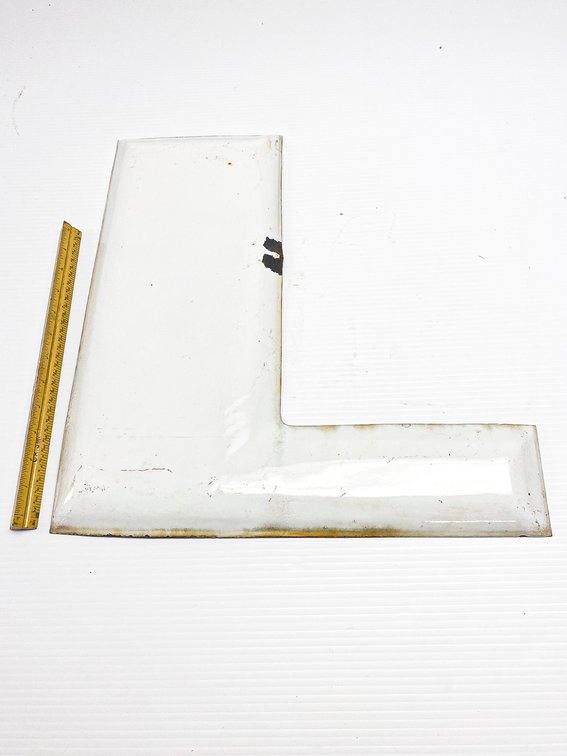 Porcelain-Coated Metal Letter ‘L’ 