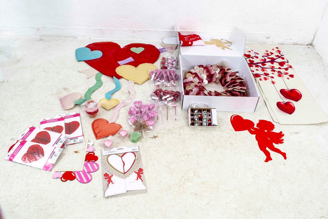 Love is in the Air! Valentine's Decor Lot