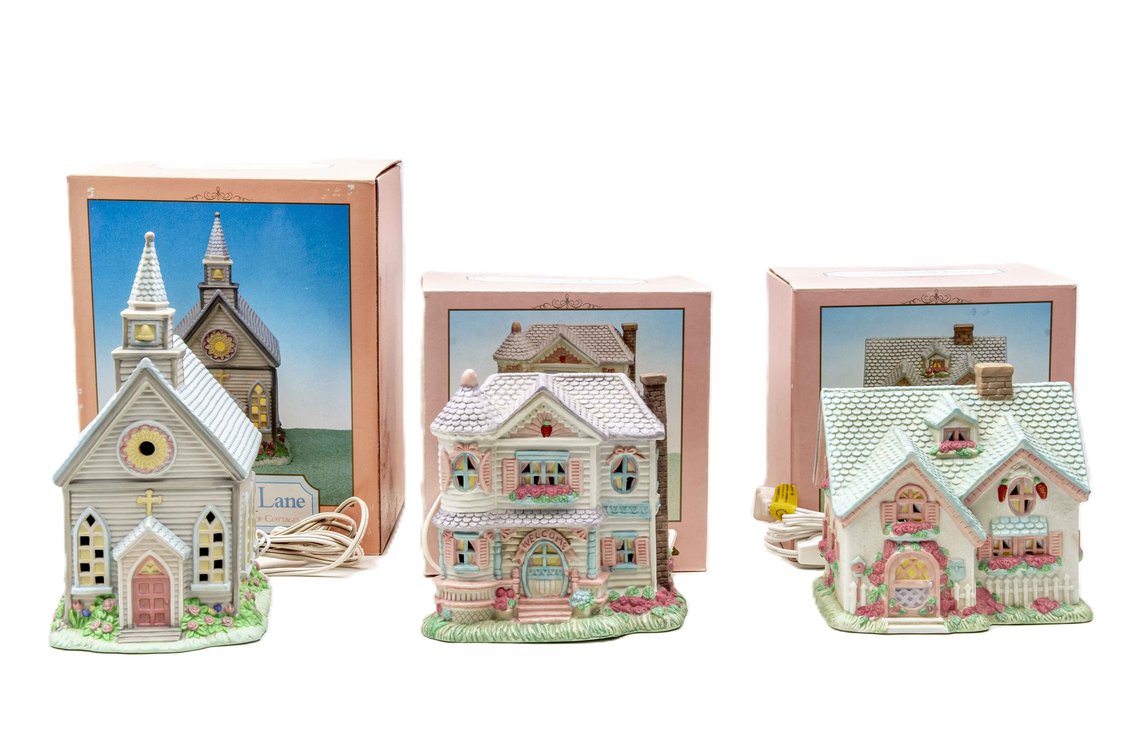 Cottontail Lane - Lighted Church & 2 Cottages