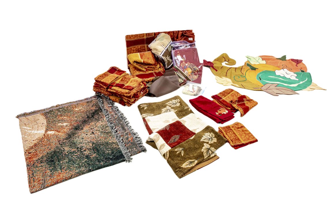 Tub of Assorted Thanksgiving Linens & More
