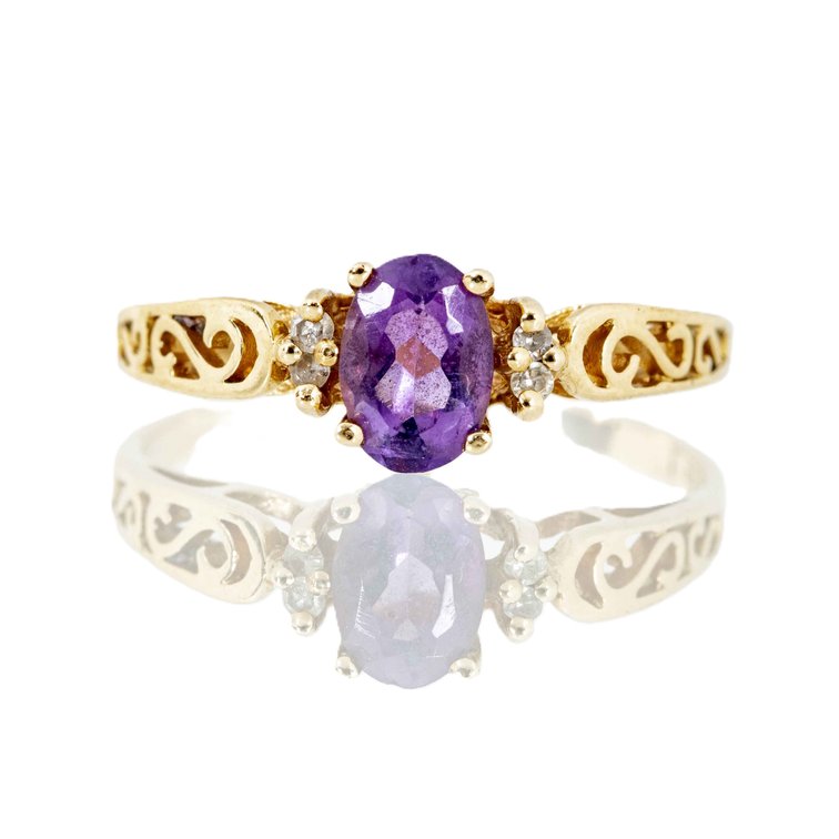 Gold Ring with Amethyst & Diamonds- 1.7 G
