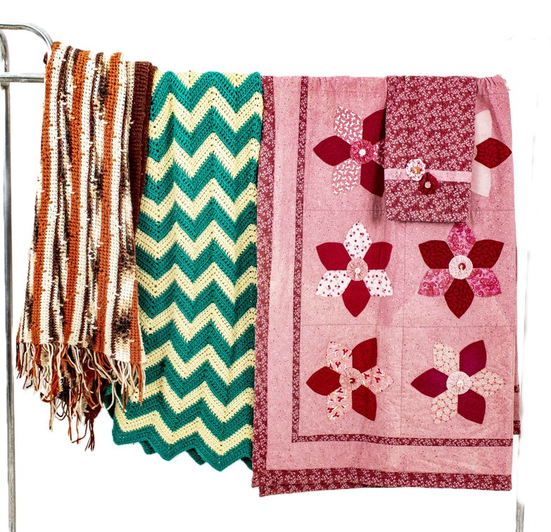 Floral Quilt w/ Pillow Sham & Crochet