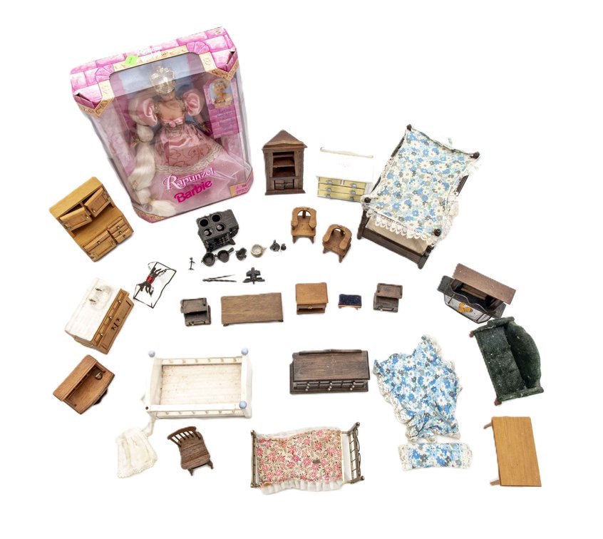 1997 Barbie Rapunzel & Vintage Doll Furniture