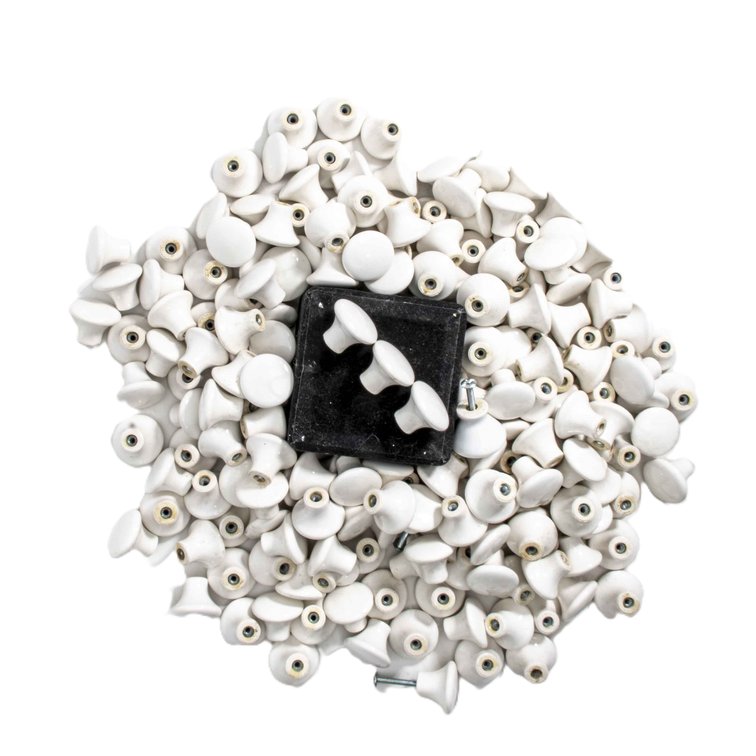 200 - 1¼" Round Porcelain Drawer Pulls