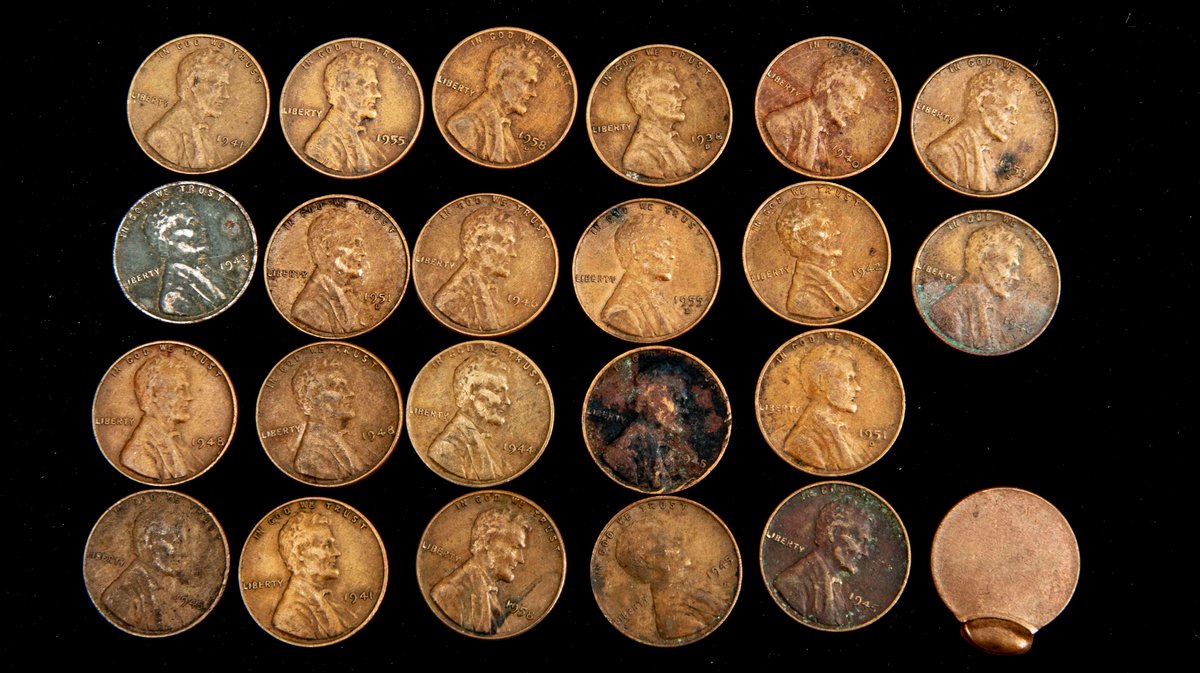 Lot of 22 Lincoln Wheat Pennies including Error.