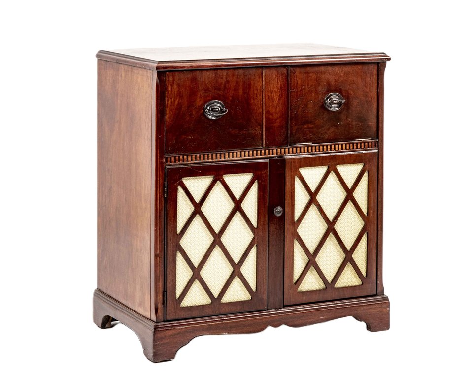 Silvertone 7116 Console- AM / FM / Phonograph