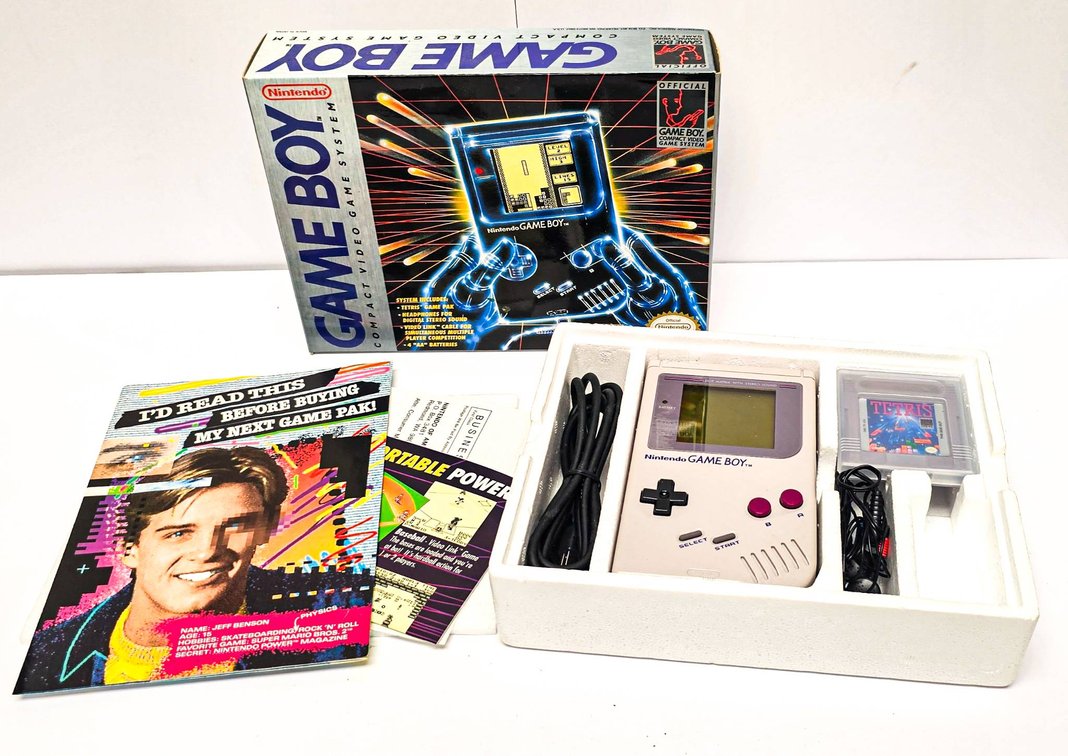 MIB Nintendo Game Boy Console Set with Tetris and Accessories
