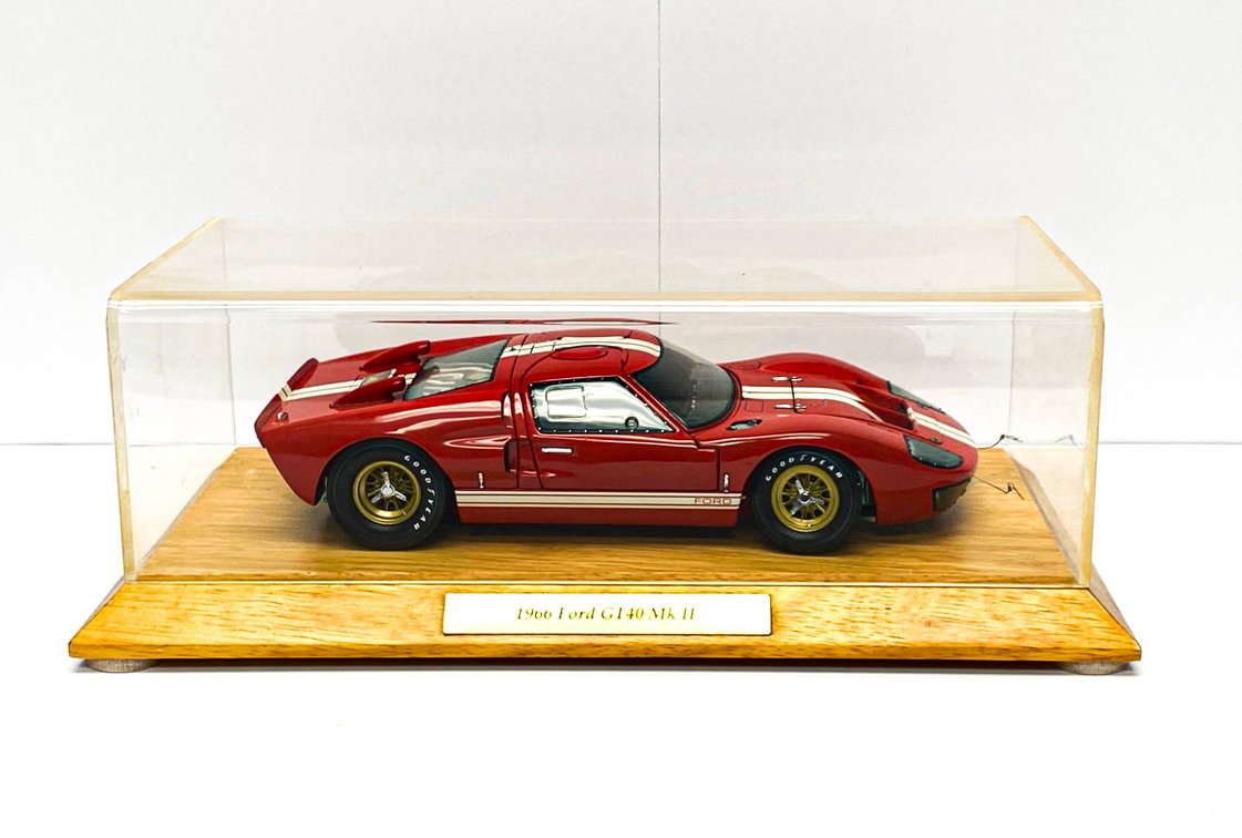 Exoto 1:18 Scale 1966 Ford GT40 Mk II Model with Display Case