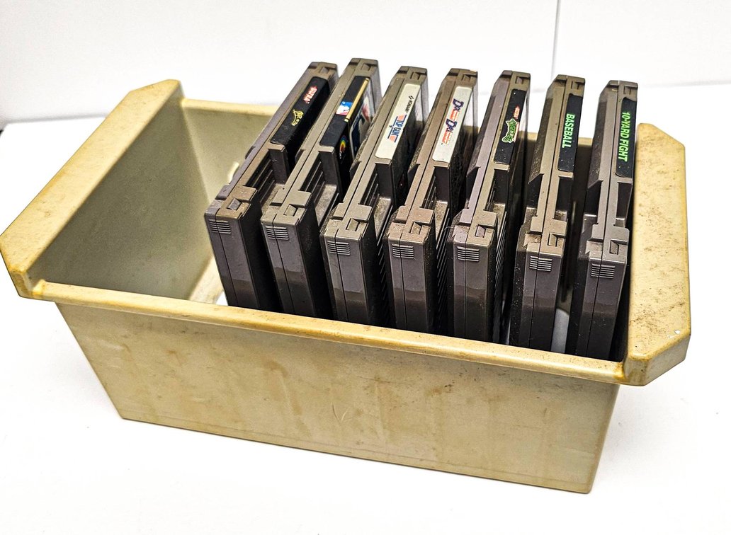 7  (NES) Game Cartridges with Storage Case