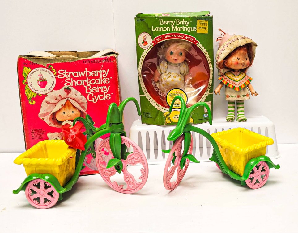 Kenner Strawberry Shortcake Berry Cycle and  Berry Baby Lemon Meringue IOP & more