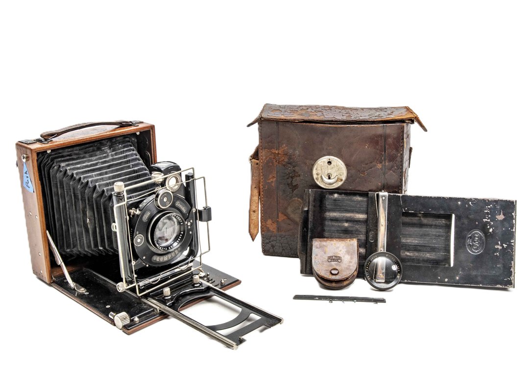 Antique ICA Favorit 266 Tropical Camera-Great Cond