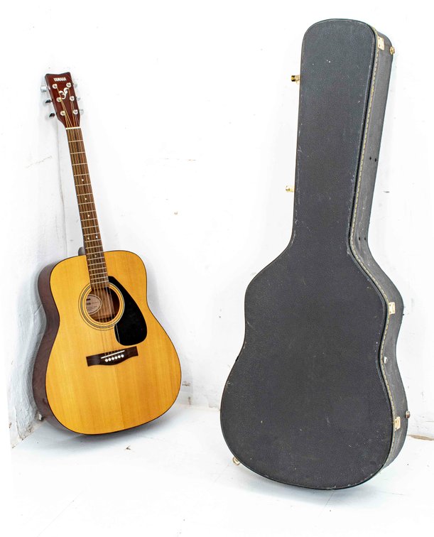 Yamaha Dreadnought Acoustic Guitar- F-310