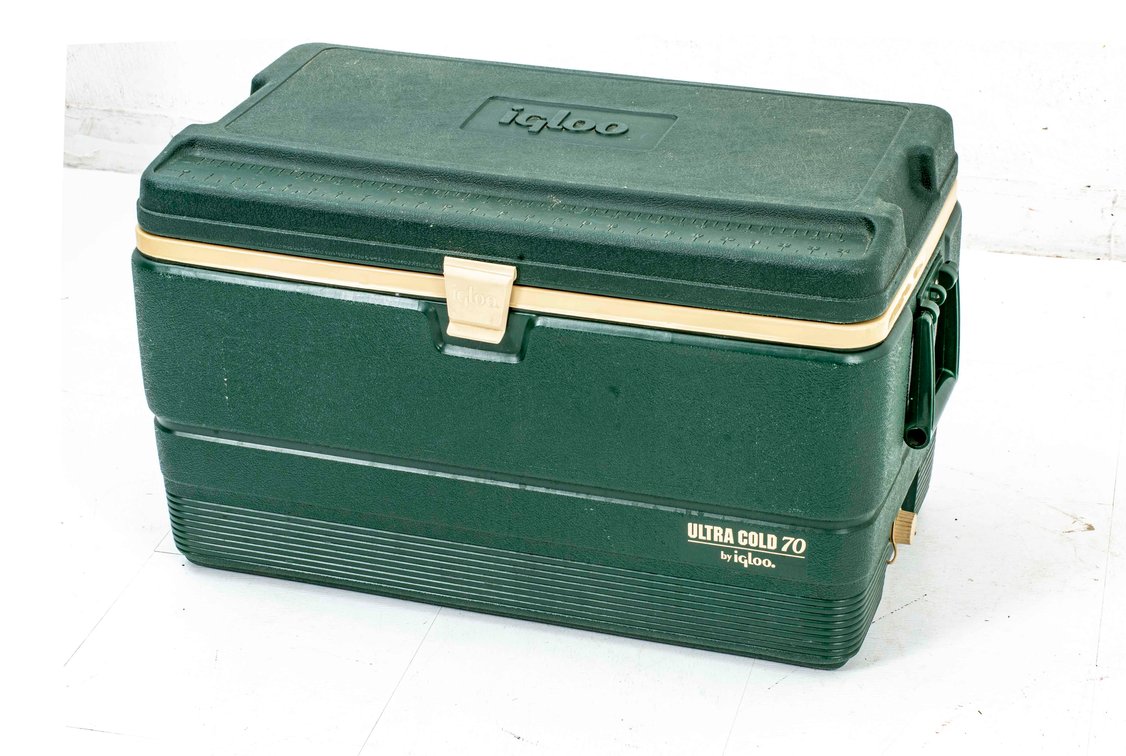Vintage Igloo Ultra Cold 70 w/ Fishing Ruler