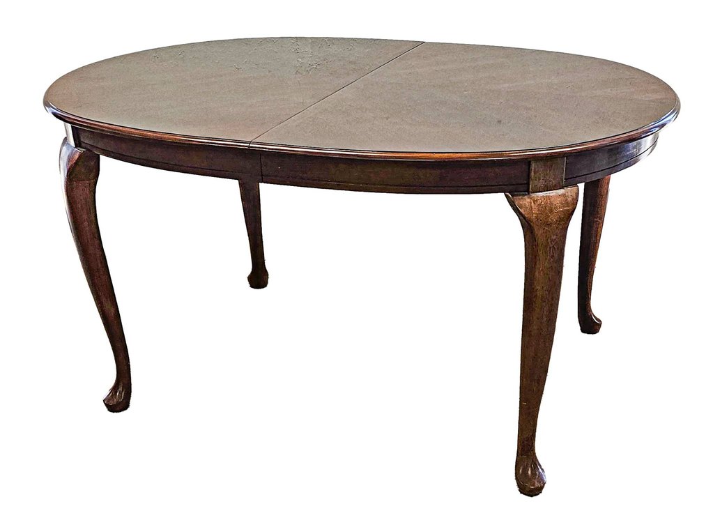 Oval  Dining Table with Leaf and Cabriole Legs