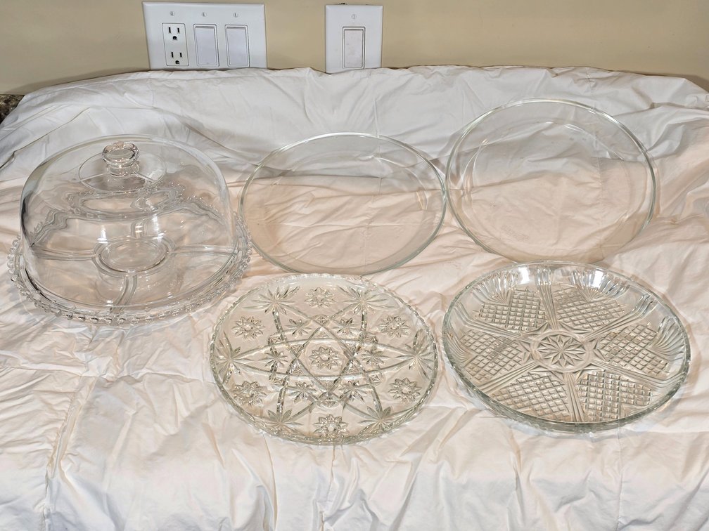 Glass Serving Pieces - Pyrex, Anchor Hocking & More
