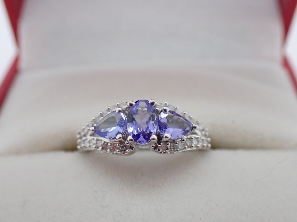 Tanzanite & Diamond Ring