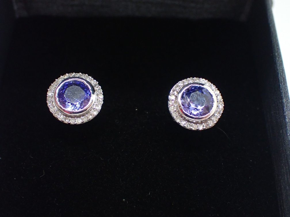 Beautiful Bezel Earring Set