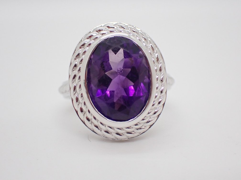 Deep Purple Oval Cut Amethyst Ring