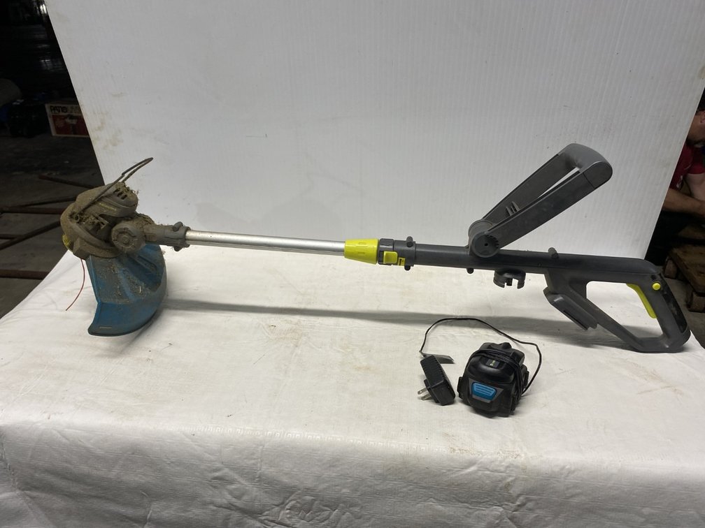 Yardworks Single Line Grass Trimmer